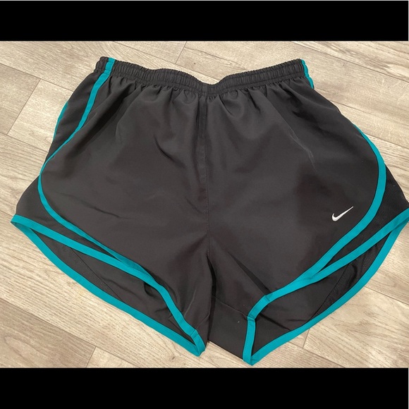 Nike Dry-Fit shorts - Picture 1 of 2